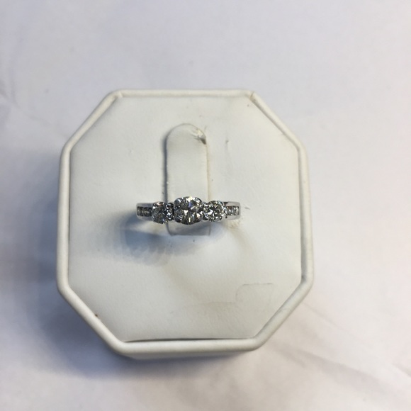 14K white gold round diamonds ring 1 ct w